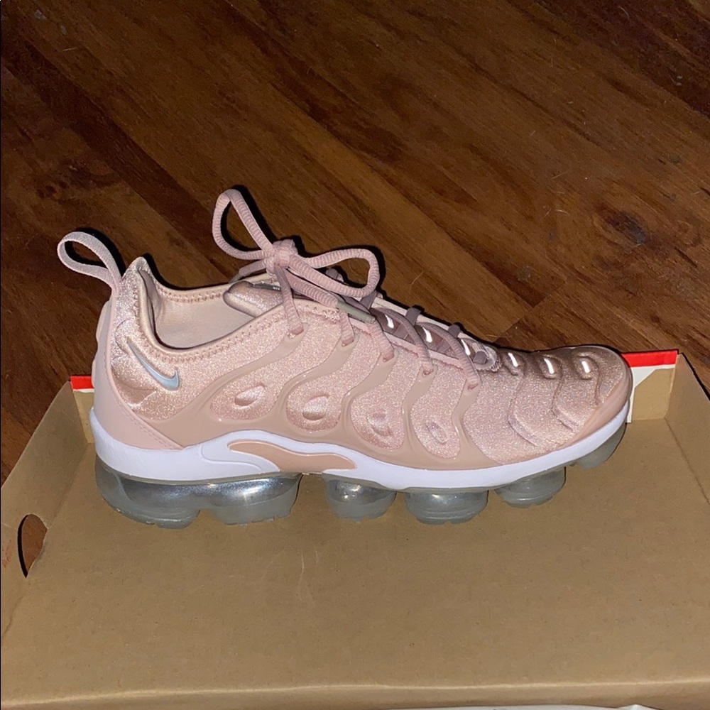Nike Air VaporMax Plus in Light Pink 8.5